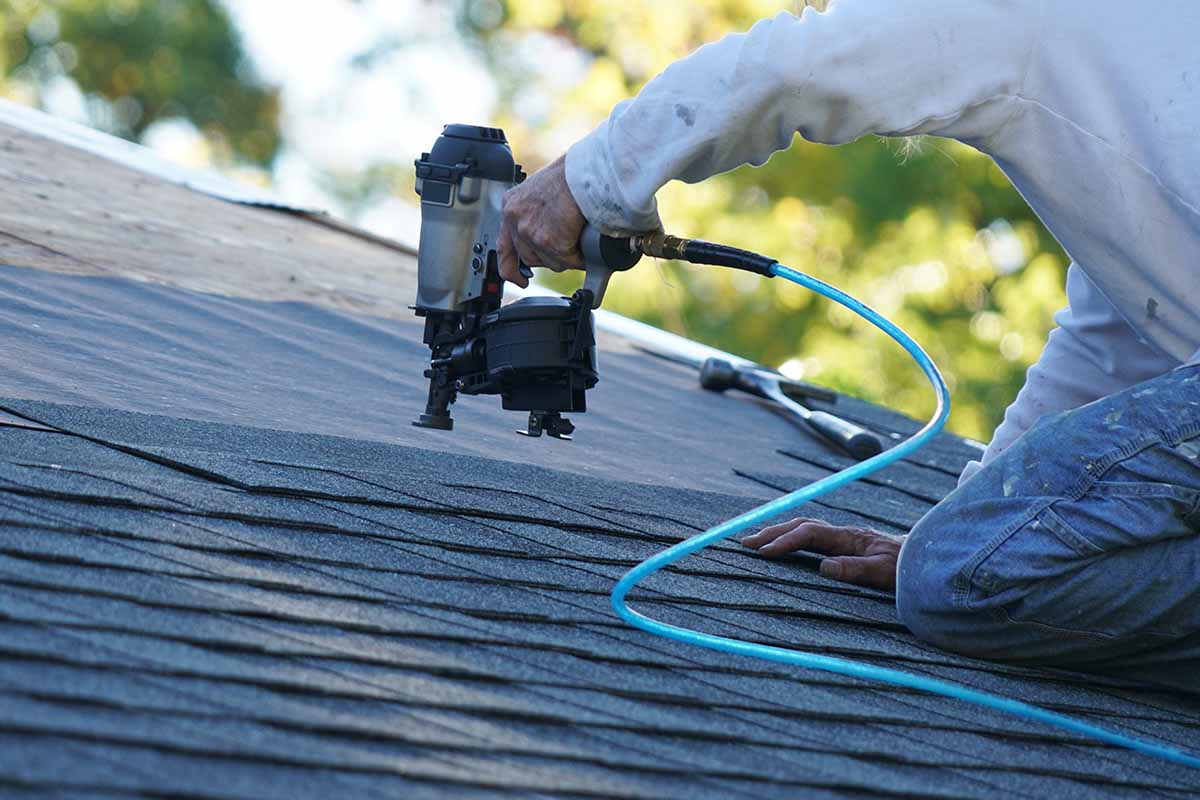 man installs a roof